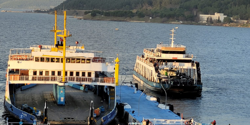 Gökçeada ve Bozcaada feribot seferleri iptal edildi