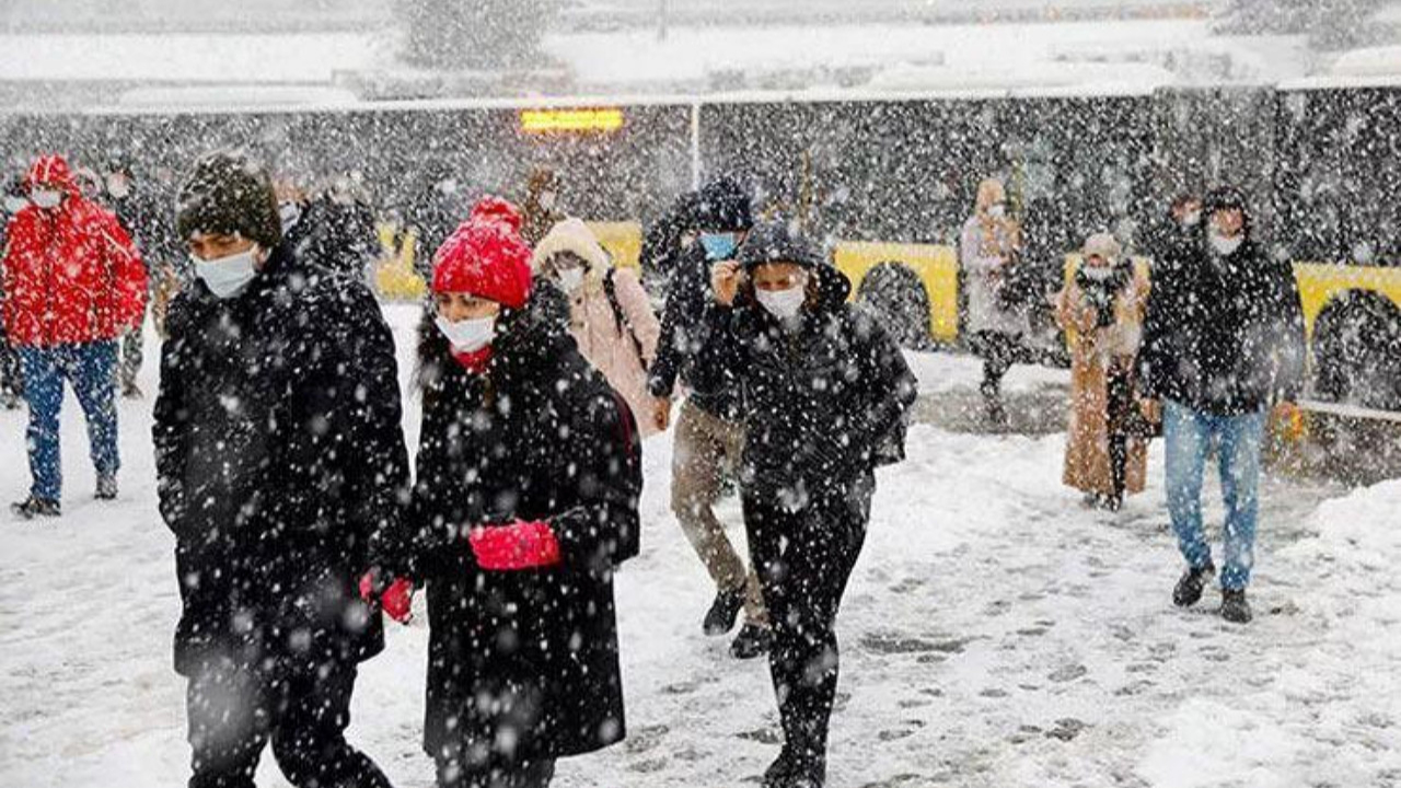 İstanbullular eldivenleri bereleri hazırlayın: Yarın kar geliyor! 36 saat sürecek!