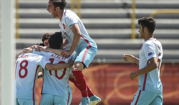 Avrupa Futbol Şampiyonası'nda yarı finaldeyiz!