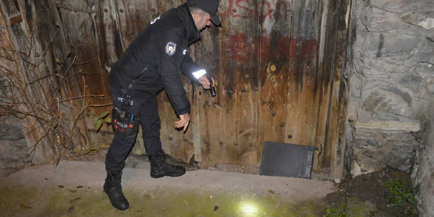 Çaldığı parayı kaybetti, otomobil arızalandı