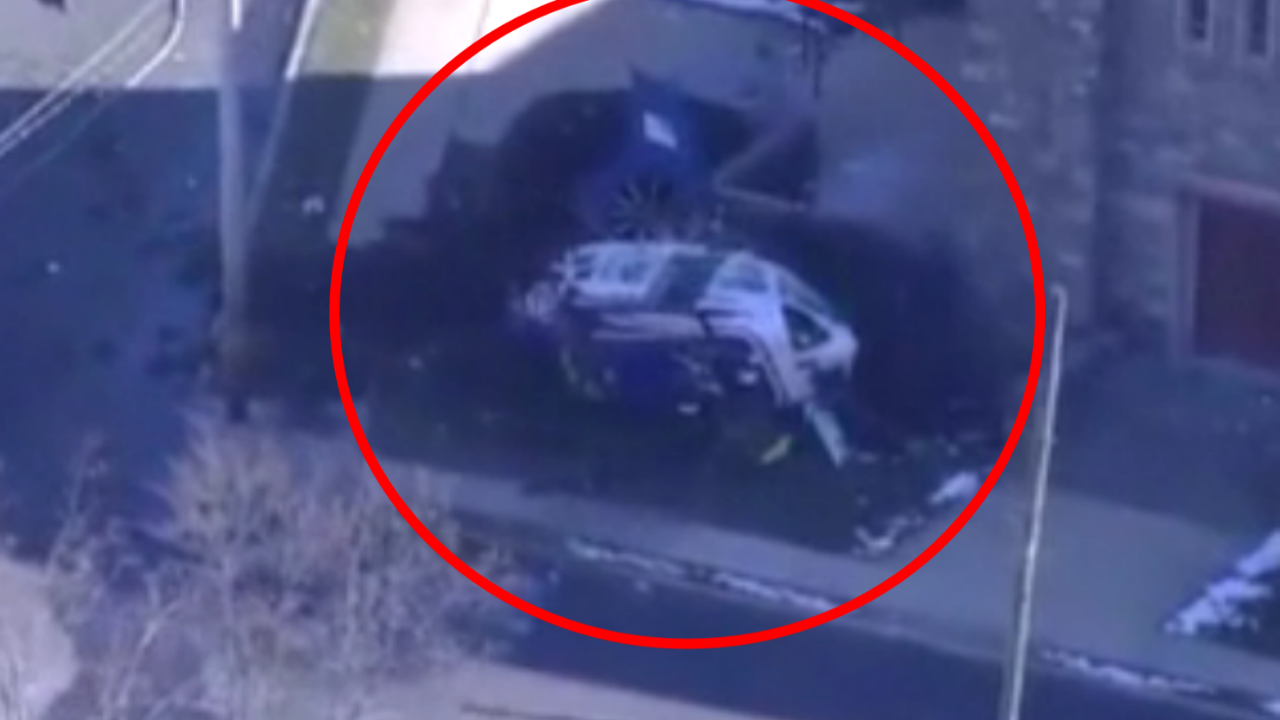 İçinde biri bebek 4 kişinin olduğu helikopter düştü: Kimse yaralanmadı