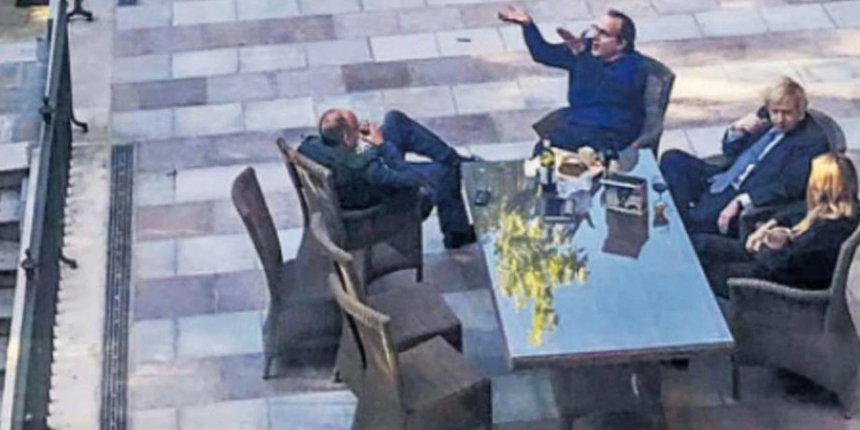 İngiltere Başbakanı Johnson'ın özrü kabahatinden büyük: Teknik olarak kuralları çiğnemedik