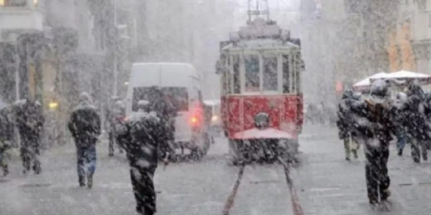 İstanbul'da yaşayanlar dikkat! Meteorolojiden kar ve fırtına uyarısı!