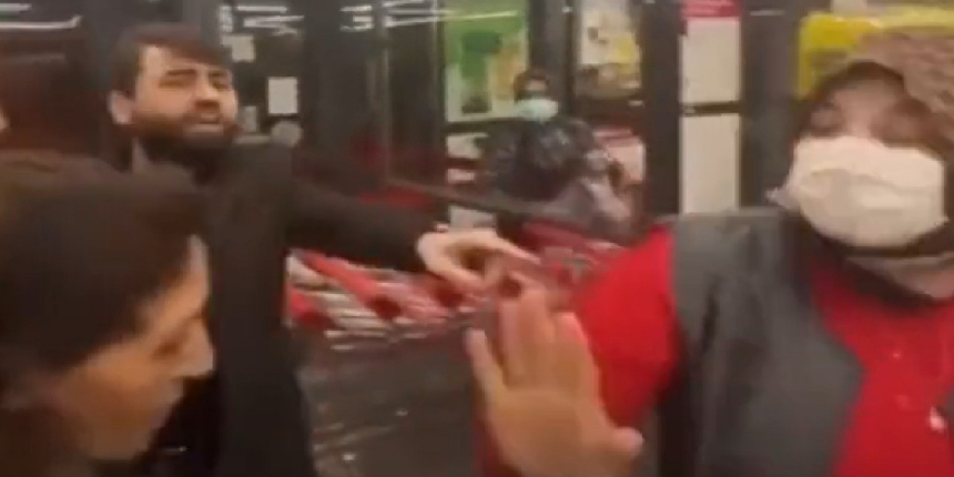 Müşterilerle market çalışanının maske kavgası kamerada!