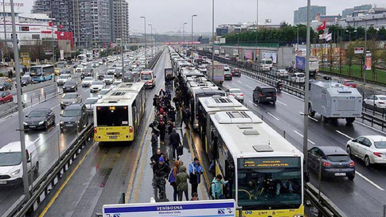 Sağlık çalışanlarına 30 Haziran'a kadar toplu ulaşım ücretsiz