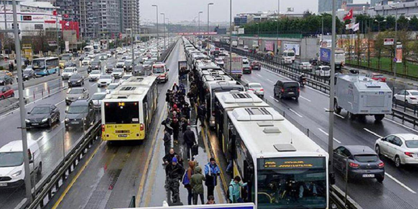 Sağlık çalışanlarına 30 Haziran'a kadar toplu ulaşım ücretsiz