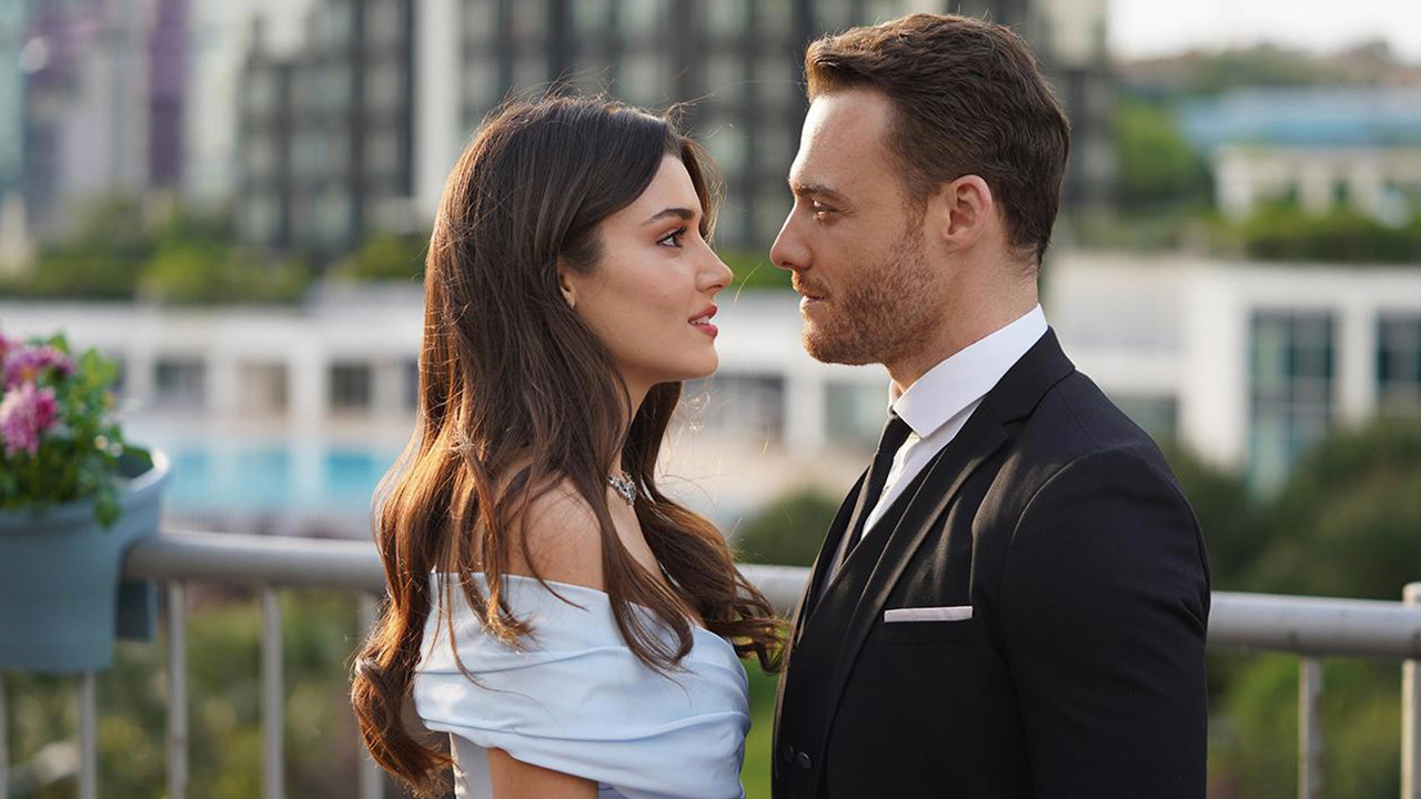 Hande Erçel ve Kerem Bürsin'in başrolünde olduğu 85 ülkede yayınlanan Sen Çal Kapımı dizisi ödüle doymuyor