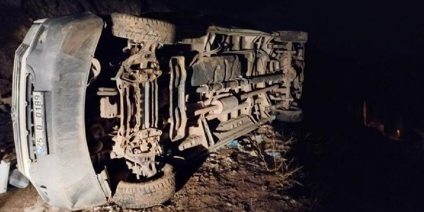 Minibüs şarampole devrildi: 1 ölü 7 yaralı