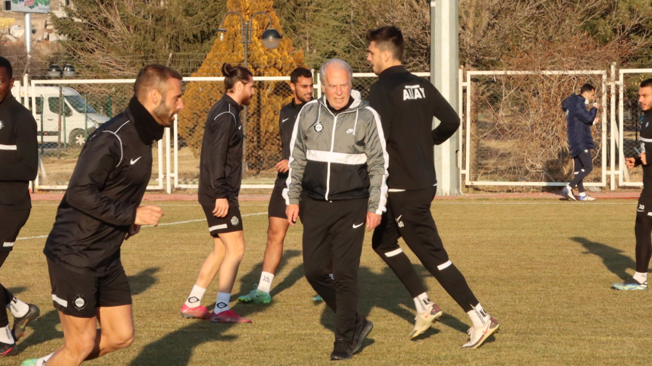Altay'da Mustafa Denizli ayrılığı... Üst üste mağlubiyetlerin ardından beklenen son