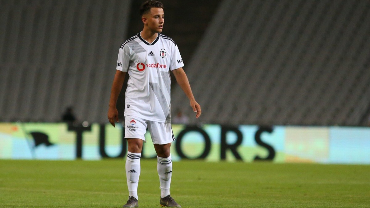 Önder Karaveli, Uşakspor'da kiralanan sağ bek Kerem Kalafat'ı geri çağırdı