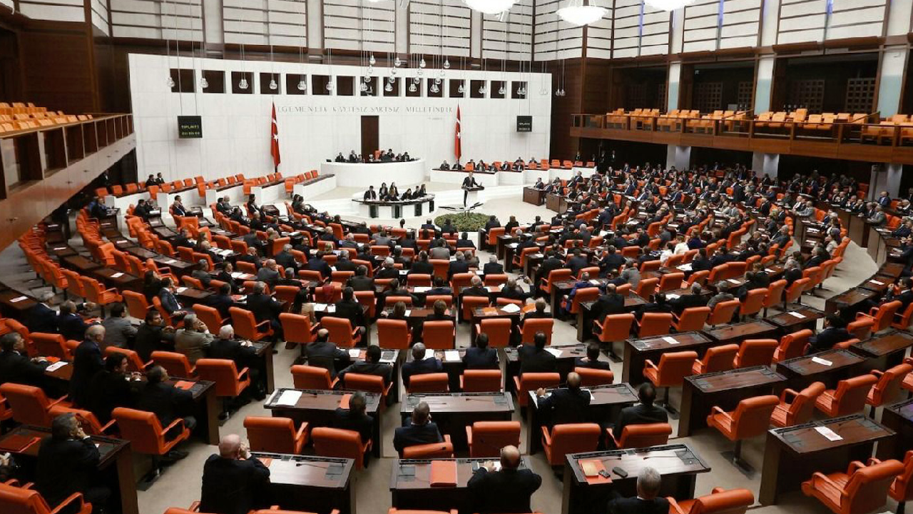 AK Parti, 4 maddelik ekonomi yasa teklifini Meclis Başkanlığı'na sundu