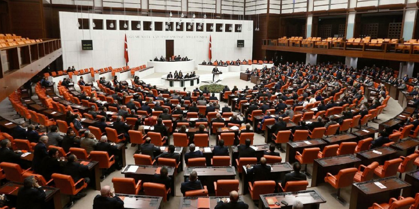 AK Parti, 4 maddelik ekonomi yasa teklifini Meclis Başkanlığı'na sundu