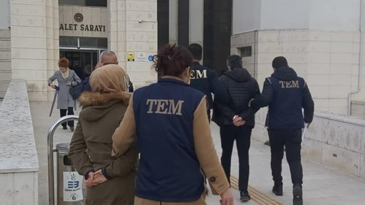 Yurt dışına kaçmaya hazırlanan FETÖ üyesi çift kıskıvrak yakalandı