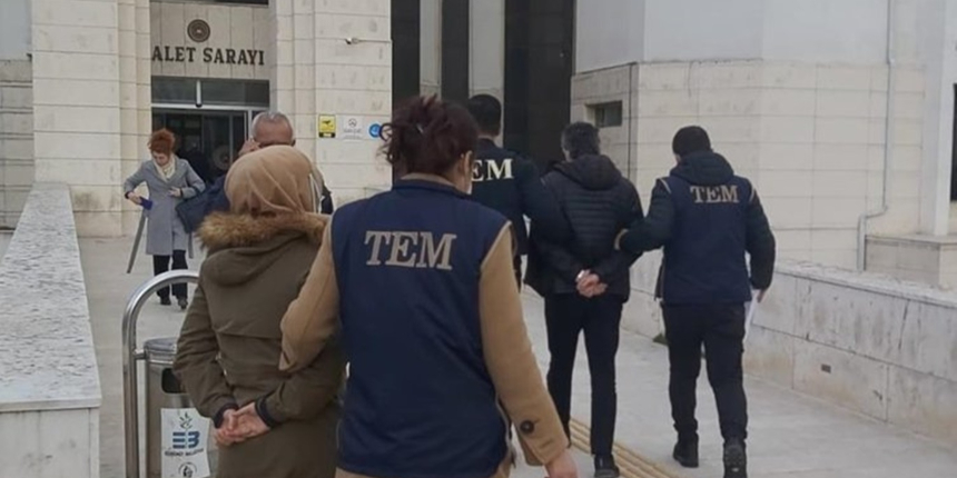 Yurt dışına kaçmaya hazırlanan FETÖ üyesi çift kıskıvrak yakalandı