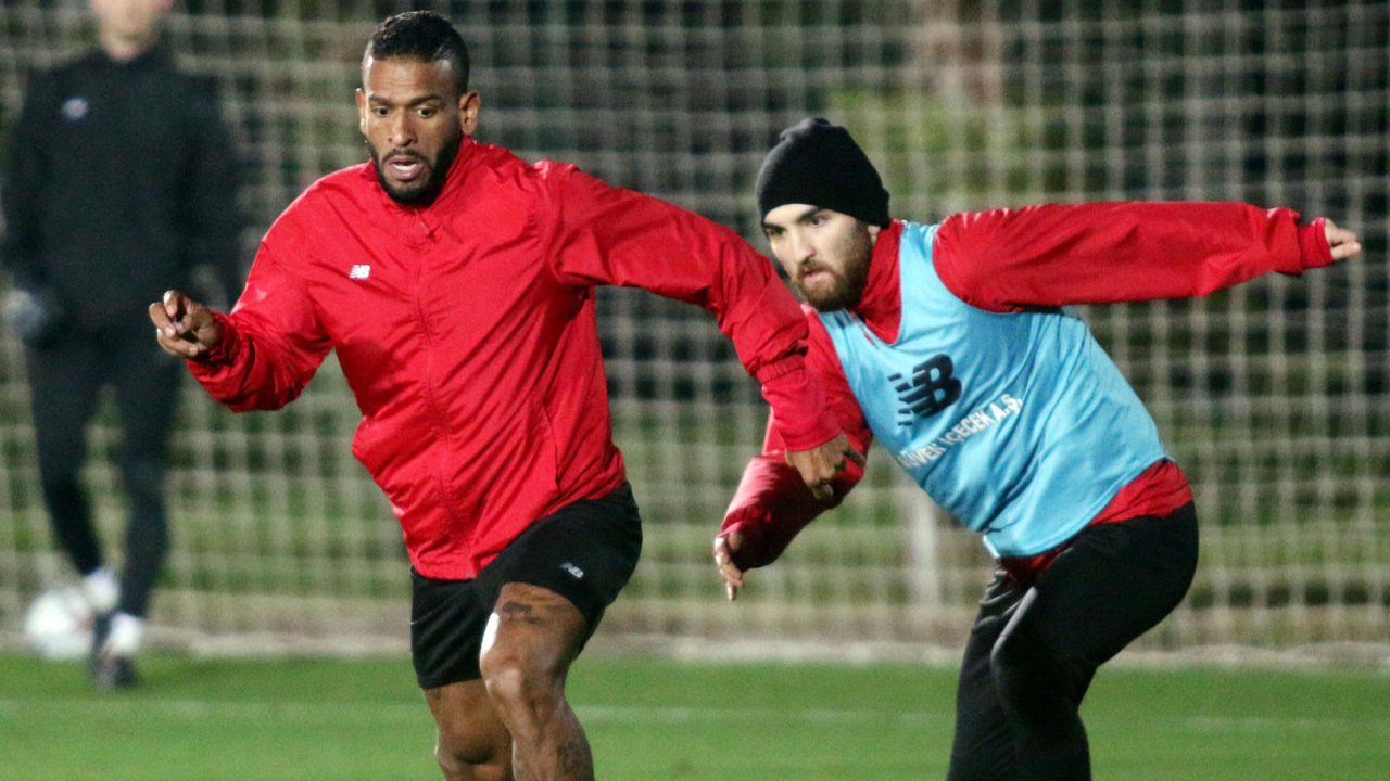 Antalyaspor'da Fenerbahçe maçı öncesi ayrılık... Amilton, Akdeniz ekibine veda etti