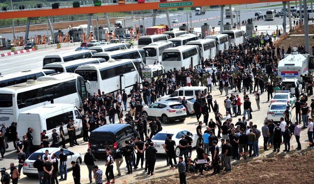 Bursaspor maçına giden Beşiktaş taraftarlarının üzerinden çıkanlar şok etti!