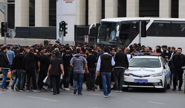 Beşiktaş taraftarı 50 otobüsle Bursa yolunda