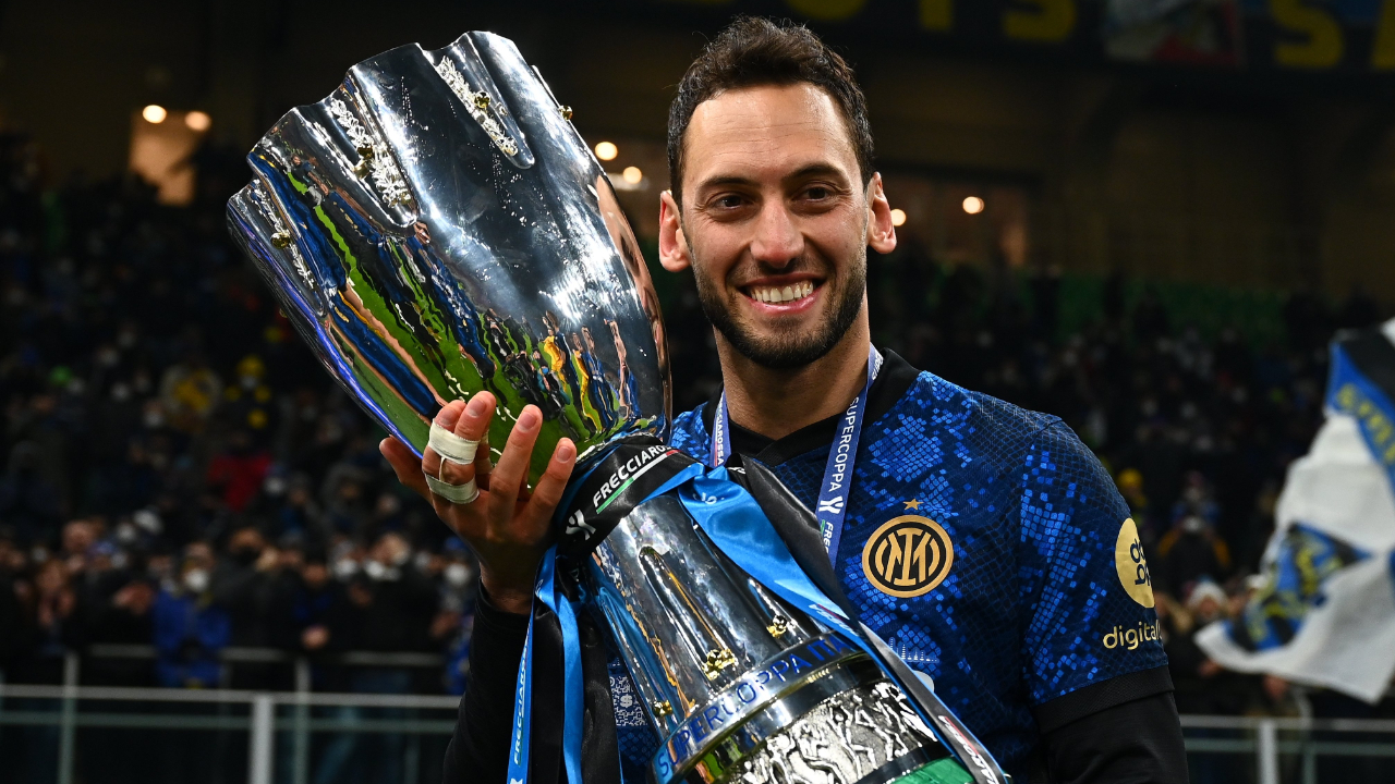 Inter'de ayın futbolcusu Hakan Çalhanoğlu... Milli yıldız Aralık ayına damga vurdu