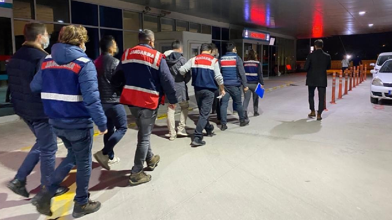 İzmir merkezli 40 ilde FETÖ operasyonu: 148 gözaltı, 60 tutuklama
