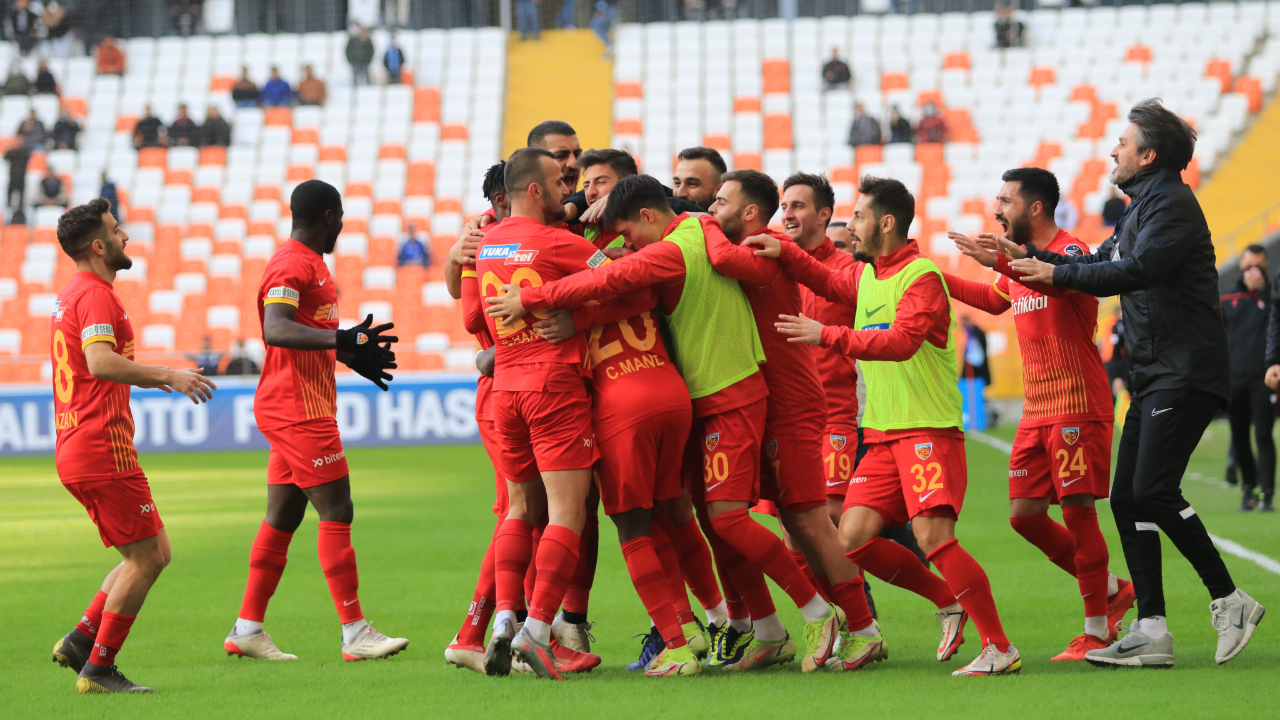 Adana Demirspor-Kayserispor kapışması nefes kesti, taraflar 1'er puana razı oldu