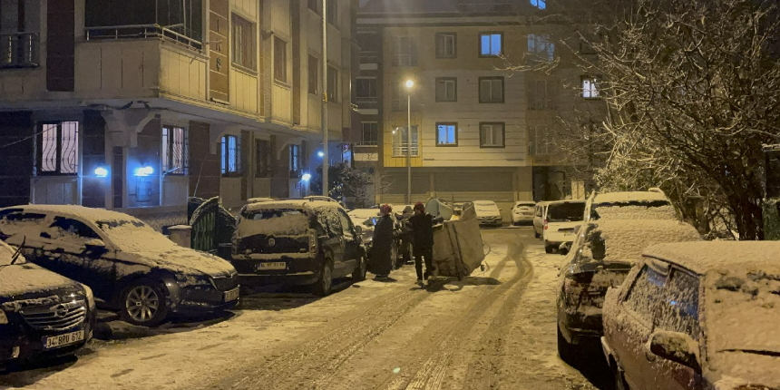 Meteoroloji uyarmıştı! İstanbul'da beklenen kar yağışı başladı