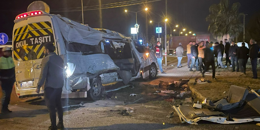 Mardin'de işçi taşıyan servis minibüsleri kaza yaptı, 11 kişi yaralandı