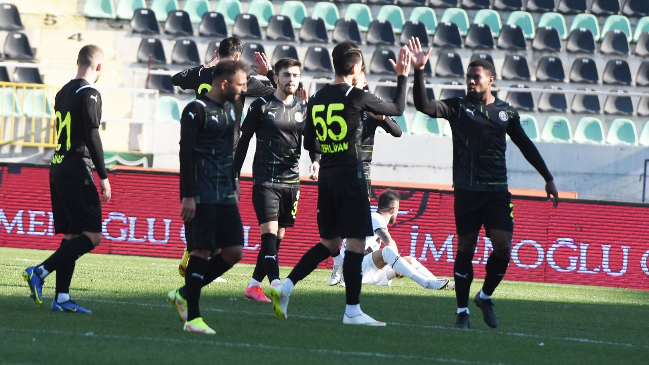 Ege derbisinde 3 puan Manisa FK'nın... Denizlispor ateş hattında...