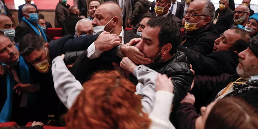 Taksiciler Esnaf Odası Genel Kurulu'nda arbede çıktı! Polis devreye girdi