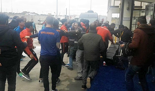 Başakşehir'de sürpriz Yalçın Ayhan ve Ufuk Ceylan kararı