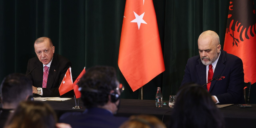 Cumhurbaşkanı Erdoğan: FETÖ'ye karşı daha somut, kararlı, hızlı adımlar atılmasını bekliyoruz!