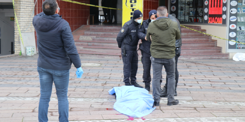 Stajyer avukat iş merkezinin 4. katından düştü!