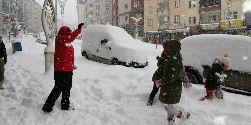 Eğitime kar engeli... İşte okulların tatil edildiği iller!