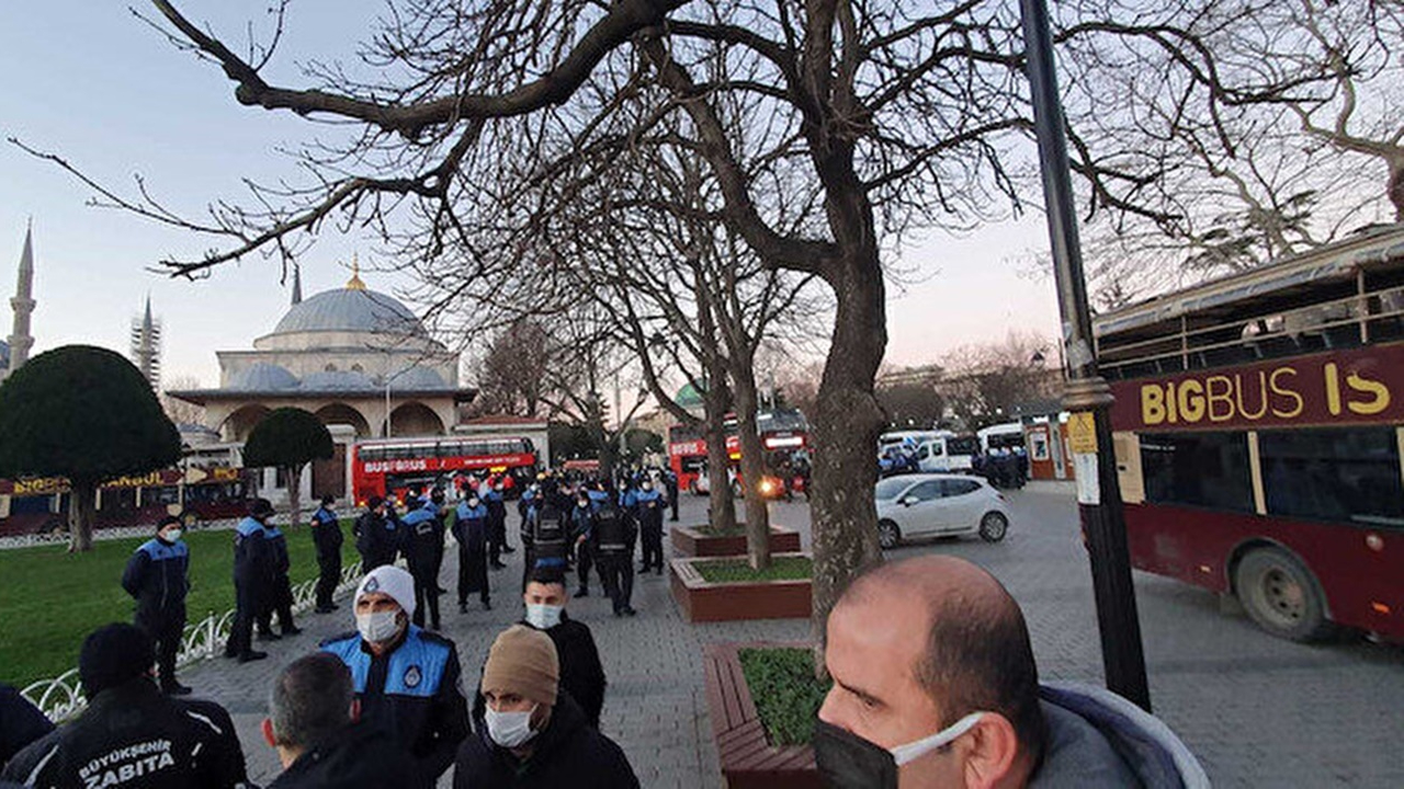 İBB zabıta personelinden meydandaki işletmecilere müdahale!