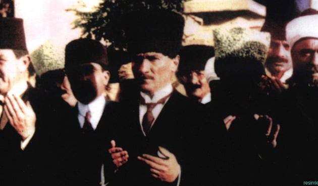 Hz. Muhammed'i överken, Vahdettin'e lanet yağdırıyor...