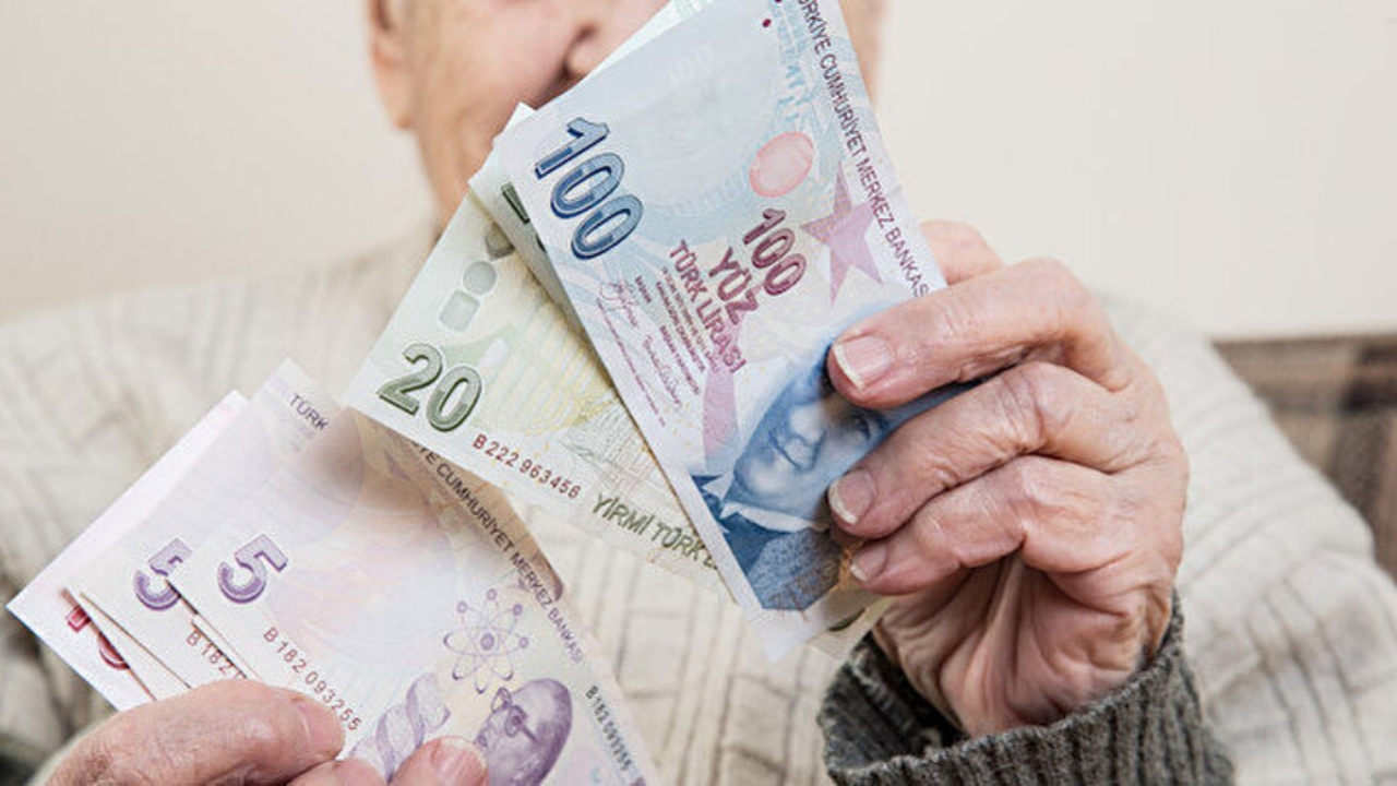 Polis, öğretmen ve din görevlisinin emekli aylığı 1.150 TL, ikramiyeleri 37 bin TL artacak! Tarih belli oldu...
