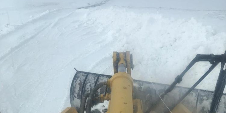 Kar hayatı felç etti! Sivas'ta 104 köy yolunda ulaşım sağlanamıyor