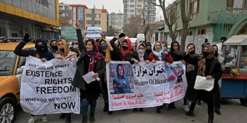 Afganistan'da kadınlar Taliban'a karşı ayaklandı: Biber gazıyla müdahale ettiler