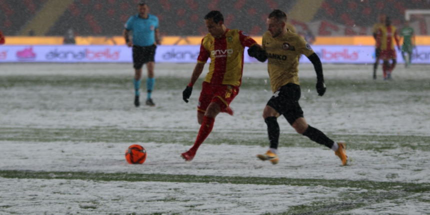 SON DAKİKA... Gaziantep FK - Yeni Malatyaspor maçı yoğun kar nedeniyle ertelendi