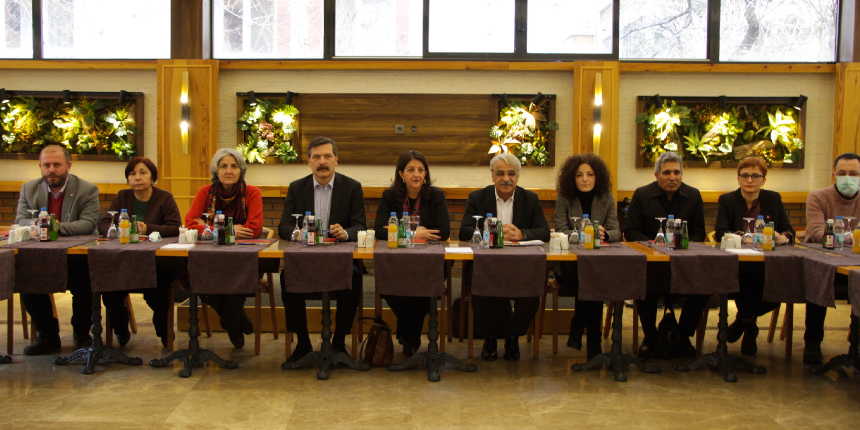 3'üncü ittifak geliyor! HDP'nin çağrısı ile 8 parti temsilcisi görüştü