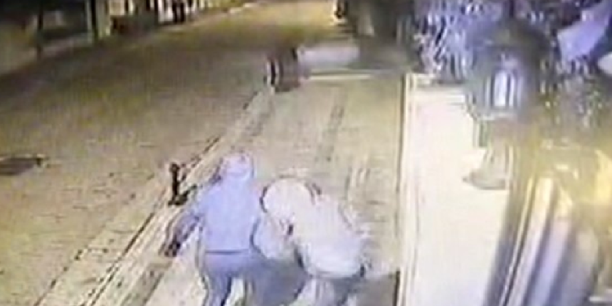 Başakşehir'de dehşet anları! Avukat ile evine giren hırsızlar çatıştı