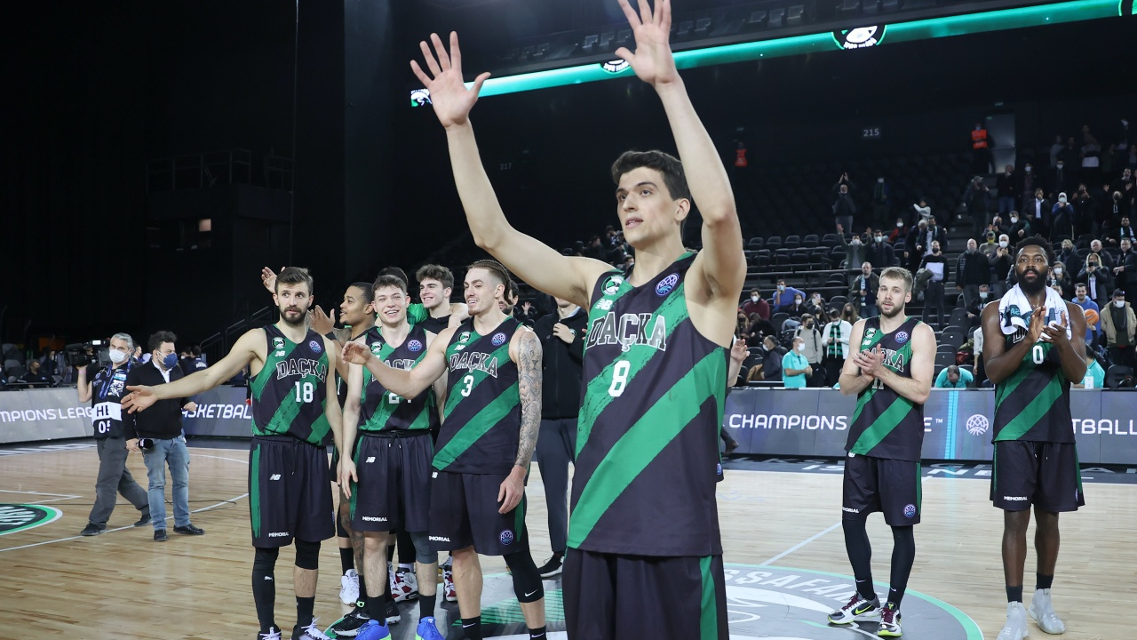 Daçka evinde San Pablo Burgos'u 30'a yatırdı!... FIBA Şampiyonlar Ligi'nde son 16'ya doğru