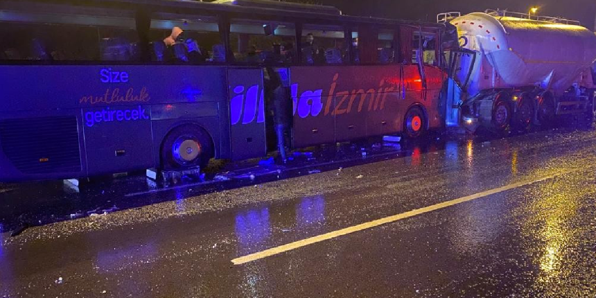 TEM Otoyolu'nda zincirleme kaza: 13 yaralı