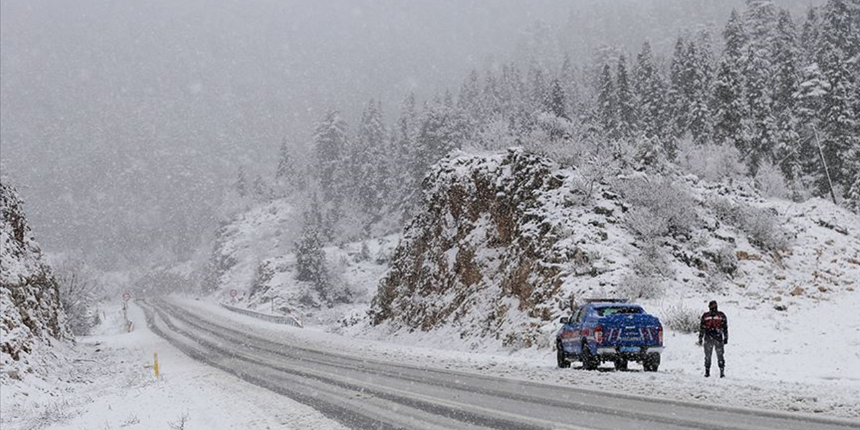 Meteoroloji uyardı: Kar, yurdu henüz terk etmiyor!