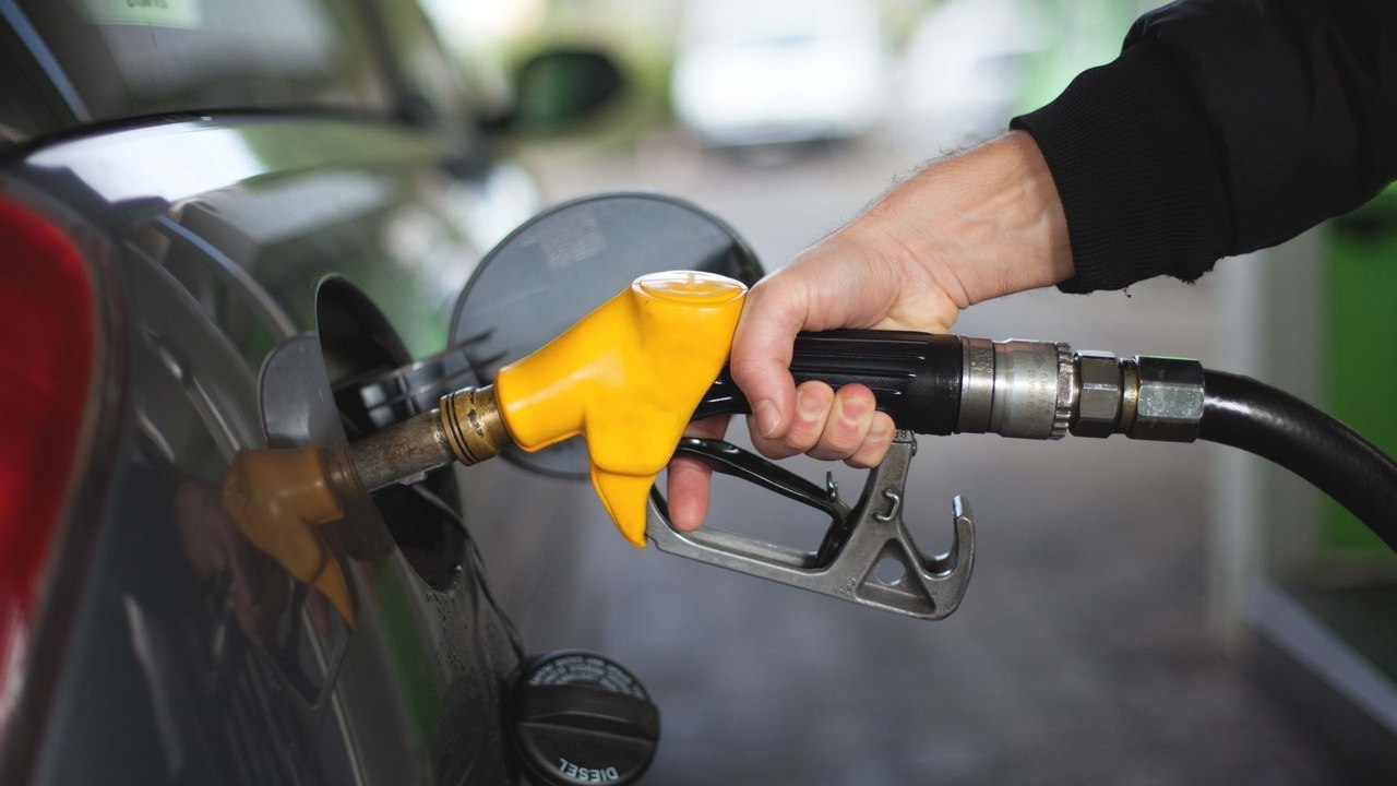 Motorinden sonra benzine de zam