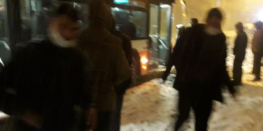 Gaziantep'i kar vurdu: Vatandaşlar araçlarda mahsur kaldı