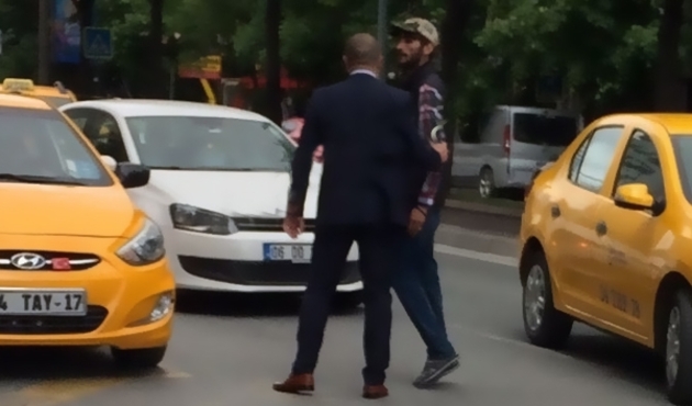 Galatasaraylı yöneticilere tatsız sürpriz! Tinerci üstlerine yürüdü...