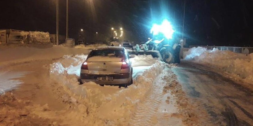Gaziantep'te kar çileye dönüştü, yollar kapandı! 2 bin kişi kurtarıldı