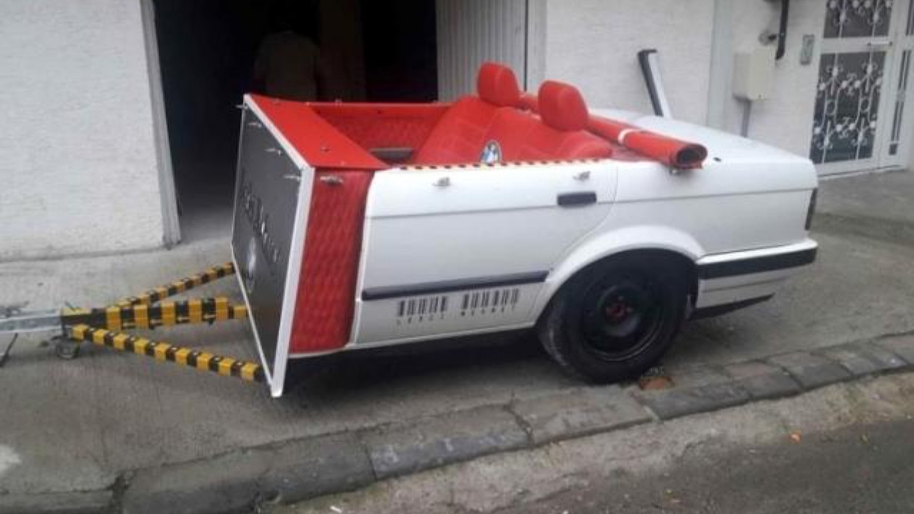 İkinci el oto piyasası bunu da gördü: 1990 model aracın yarısını satışa çıkardı!