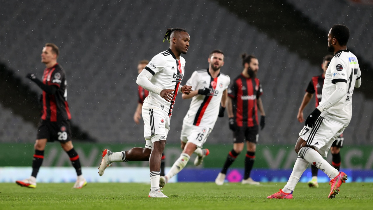 Beşiktaş 22. haftada Karagümrük engelini tek golle geçti... Caner Erkin takımını yaktı