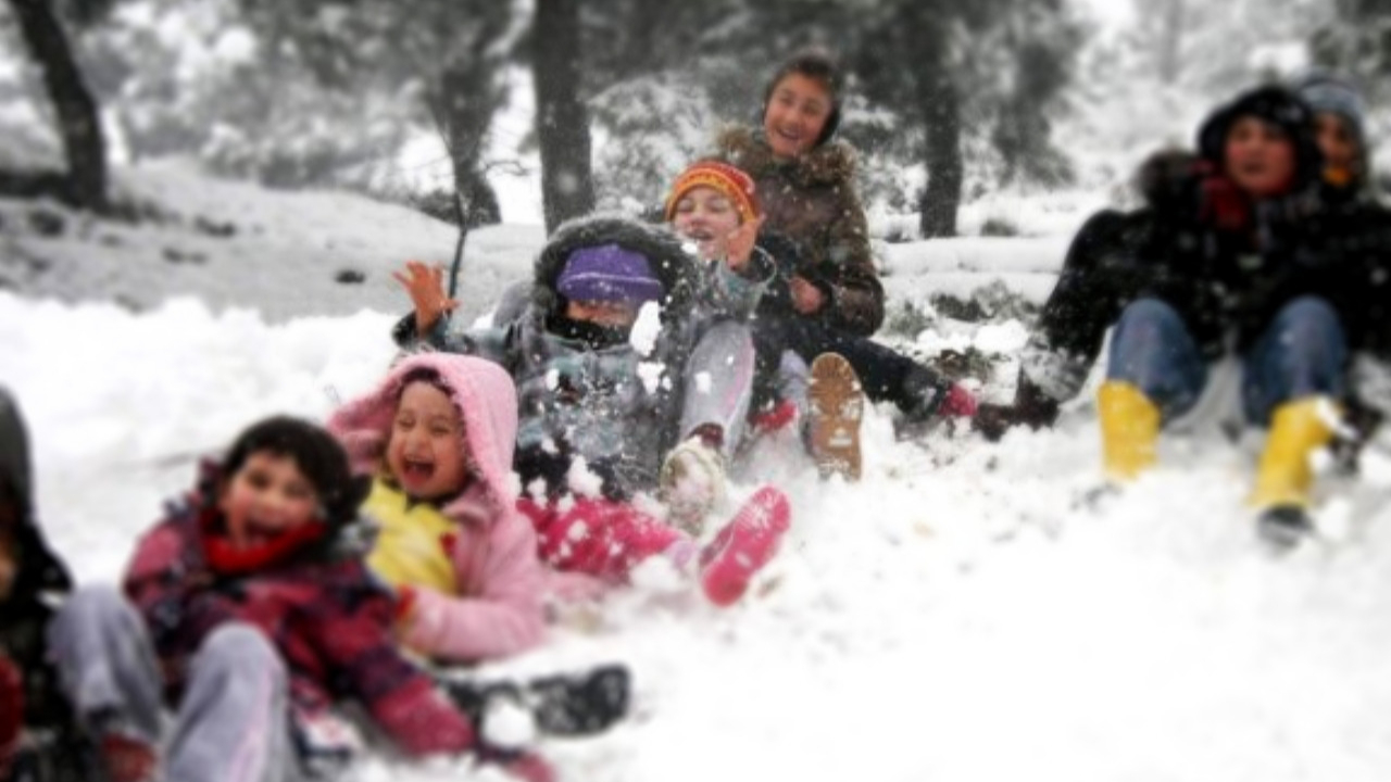 Türkiye kara teslim! Tam 51 ilde okullar tatil edildi!
